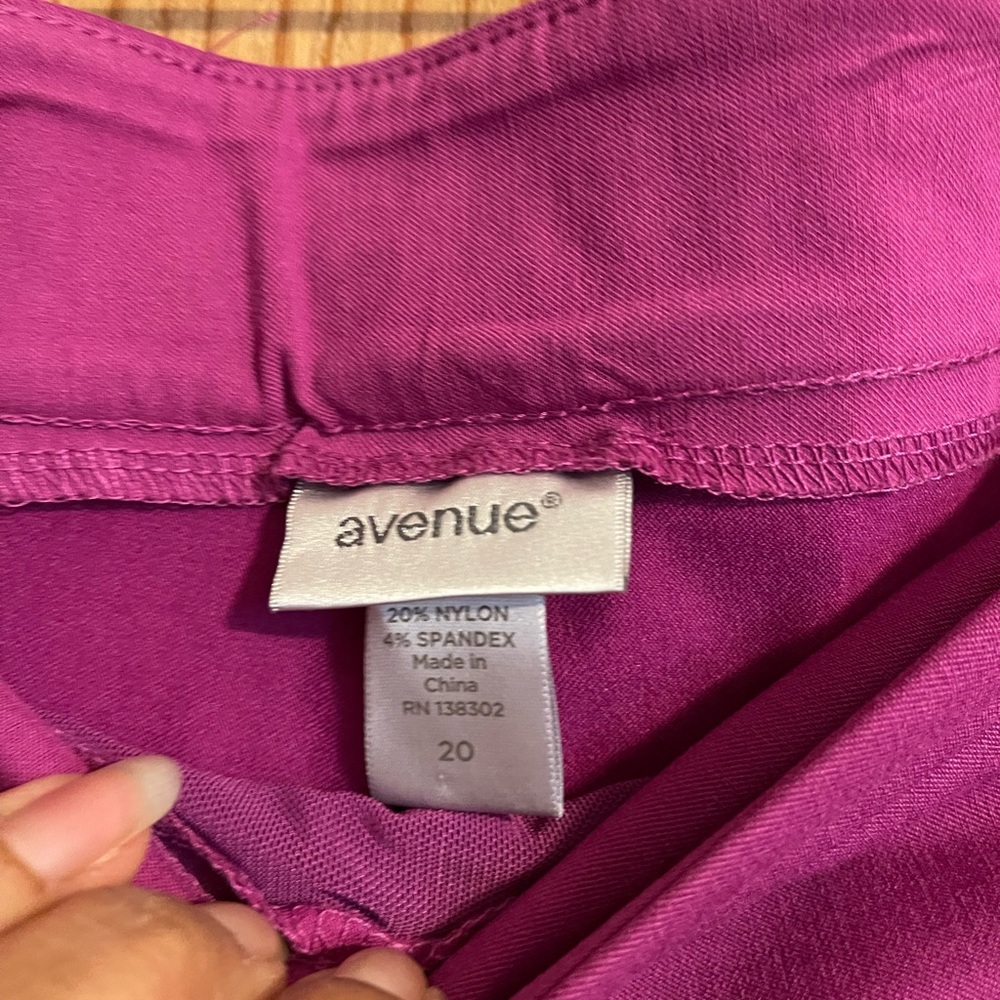 Fuchsia capris - Picture 4 of 4